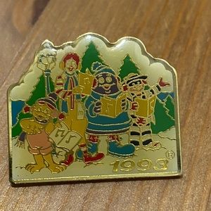 McDonald's 1993 Christmas Lapel Metal Pin Ronald & Friends Caroling Taiwan